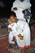 Dívky v kostele během Timkatu. Lalibela. Etiopie.