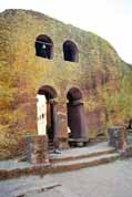 Brána v oblasti kamenných chrámů. Lalibela. Etiopie.
