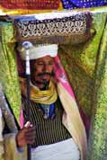 Vysok� kn�z p�edstavuj�c� Archu �mluvy v proces� b�hem Timkatu. Lalibela. Sever,  Etiopie.