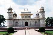 Takzvaný malý Taj Mahal v Agře. Indie.