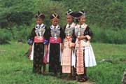 Laoské dívky v tradičním oblečení. Laos.