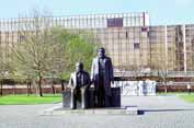 Karel Marx a Bedřich Engels. Berlín. Německo.