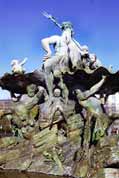Neptunova fontána. Berlín. Německo.