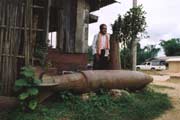Lovec se svým úlovkem. Laos.
