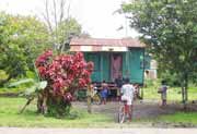Typický karibský obytný dům. Manzanillo. Kostarika.