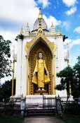 Buddha v chrámu v Bago. Myanmar (Barma).