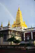 Buddhistický chrám ve vesnici Kalaw. Myanmar (Barma).