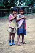Děti na venkově. Oblast okolo vesnice Kalaw. Myanmar (Barma).