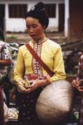 Žena z horského kmene Tai Dam na tržišti v Muang Sing. Laos.