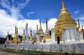 Buddhistický chrám. Oblast okolo vesnice Kalaw.  Myanmar (Barma).