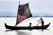 Převoz přes řeku Ayeyarwady. Myanmar (Barma).