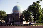 Gondab-e Sabz (Green Dome). Město Mashhad. Írán.
