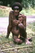 Domorodec z kmene Dani. Indonésie.