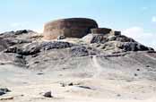 Věže ticha - místo, kde Zoroastriáni pochovávali své mrtvé. Yazd. Írán.