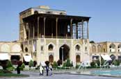 Palác Ali Qapu na náměstí Emam Khomeini. Esfahan. Írán.