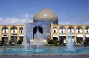 Sheikh Lotfollah mešita na náměstí Emam Khomeini. Esfahan. Írán.