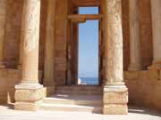 Sabratha byla součástí Numidianského království Massinissa. V 2.-3 století našeho letopočtu byla přestavěna v románském stylu. Libye.
