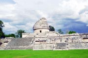 Observatoř postavena 900-1100 našeho letopočtu v Májsko-Toltéckém Stylu., Chichen Itza. Mexiko.