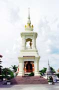 Zvon v jednom z mnoha Bangkokských chrámů. Thajsko.