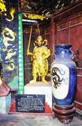 Chr�m Golden temple u Kunmingu. ��na.