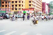 Doprava v ulicch Kunmingu. na.