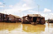 Život na vodě v Mekong deltě.  Vietnam.