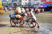 Raní trh v Saigonu. Vietnam.