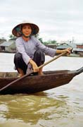 Život na vodě v Mekong deltě.  Vietnam.