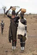 Ženy z kmene Mursi. Etiopie.