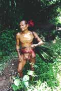 Mentawajský muž. Ostrov Siberut. Sumatra, Indonésie.