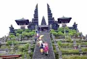 Komplex hinduistických chrámů Besakih. Indonésie.