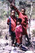 Papuánské děti z vesnice Wamerek. Jižní část Baliemského údolí. Indonésie.