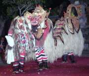 Tanec Barong. Bali,  Indonésie.