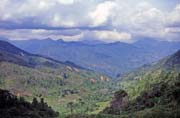 Krajina na cestě z městečka Mamasa do Rantepao. Oblast Tana Toraja. Indonésie.
