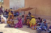 Trh ve vesnici Bourem. Mali.