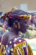 Vesničanka na pondělním trhu, město Djenné. Mali.