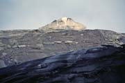 Pohled na vrchol hory Mt. Kinabalu - 4095 metrů. Malajsie.