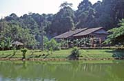 Longhouse. Kulturn vesnice u Kuchingu. Sarawak,  Malajsie.