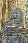Buddha a královský palác v Bangkoku. Thajsko.