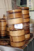 Bambusov ndob uren k pprav plnnch tatiek v pe. Hong Kong.