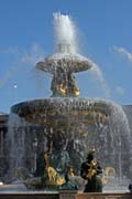 Kašna na Place de la Concorde, Paříž. Francie.