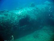 Potápění u ostrovů Togian, Kadidiri, vrak bombardéru B24 z druhé světové války potopený 3. května 1945. Indonésie.