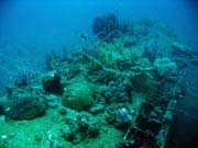Potápění u ostrovů Togian, Kadidiri, vrak bombardéru B24 z druhé světové války potopený 3. května 1945. Sulawesi,  Indonésie.