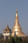 Pohled na Shwedagon Paya, Yangon. Myanmar (Barma).