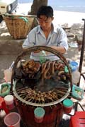 Pouliční prodejce, Yangon. Myanmar (Barma).