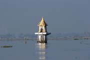 Stupa, jezero Inle. Myanmar (Barma).