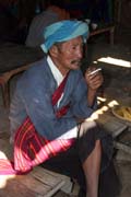 Muž z etnika Pa-O na trhu, jezero Inle. Myanmar (Barma).