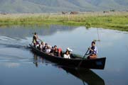 Vodní doprava. Jezero Inle. Myanmar (Barma).