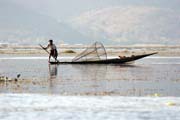 Tradin lov ryb, jezero Inle. Myanmar (Barma).