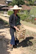 Žena z etnika Pa-O. Vesnice kolem jezera Inle. Myanmar (Barma).